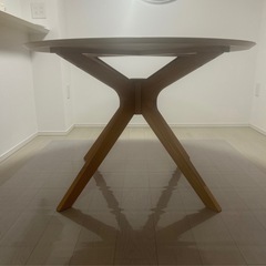 ダイニングテーブルの画像