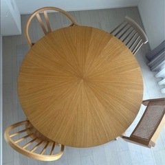 ダイニングテーブルの画像