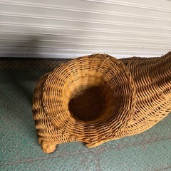 ラタン（籐）製のキリンのオブジェ、がーでガーデニングの画像