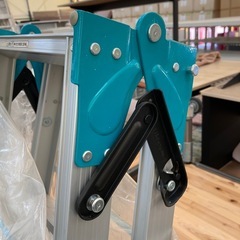 【来店歓迎】【KJ207】未使用品　長谷川工業 はしご兼用・専用脚立 脚部伸縮式 建築業 高所作業 ハシゴ　　検)一人暮らし 家具 収納 ダイニング リビング キッチン 冷蔵庫 洗濯機 テーブル ラック レンジ キャビネット ソファの画像