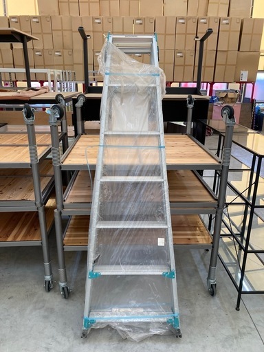 【来店歓迎】【KJ207】未使用品　長谷川工業 はしご兼用・専用脚立 脚部伸縮式 建築業 高所作業 ハシゴ　　検)一人暮らし 家具 収納 ダイニング リビング キッチン 冷蔵庫 洗濯機 テーブル ラック レンジ キャビネット ソファ