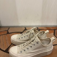 Converse厚底スニーカーの画像