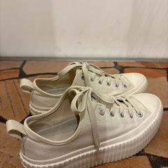 Converse厚底スニーカーの画像