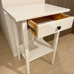 IKEA サイドテーブルの画像