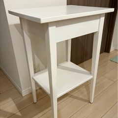 IKEA サイドテーブルの画像