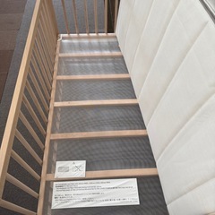 イケア　スニーグラル　SNIGLAR ベビーベッド　
マットレスの画像