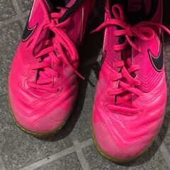 NIKE フットサルシューズ 23.5cm ピンクの画像