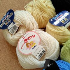 多色・９種の毛糸　ウール・アクリルなどの画像