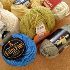 多色・９種の毛糸　ウール・アクリルなどの画像