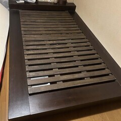 セミダブルベッドとマットレスの画像