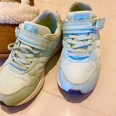 20cmスニーカー　ムートンブーツ　子供靴の画像