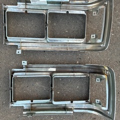 ランドクルーザー60 角目　ハウジング　ヘッドライトフレーム 左右セットの画像