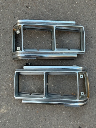 ランドクルーザー60 角目　ハウジング　ヘッドライトフレーム 左右セット