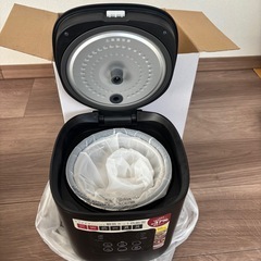 新品　サラダチキンがつくれる糖質カット炊飯器 楽しく使えるレシピブック付 PLUS MORE 2.5合炊き(糖質カット1合) 白飯、無洗米、早炊き、玄米の炊飯モード搭載 サラダチキンや低温調理も可能な万能炊飯器の画像