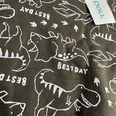 西松屋　恐竜柄 トレーナー　長袖　トップスの画像