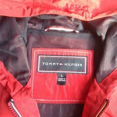 TOMMY HILFIGER　フード付きのレッドパーカーの画像