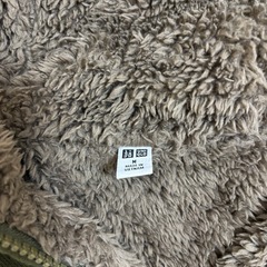 ユニクロ　ボアパーカー　オリーブ　メンズＭの画像