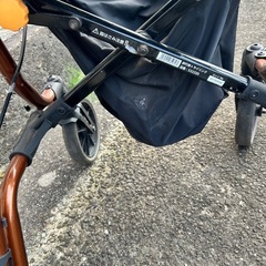 シルバーカー　歩行器の画像