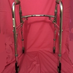 🌈 軽量 折り畳み歩行器　ローラーとストッパー付　　リハビリ　介護などの画像