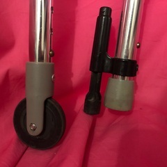 🌈 軽量 折り畳み歩行器　ローラーとストッパー付　　リハビリ　介護などの画像