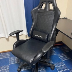 ゲーミングデスク&チェアーの画像