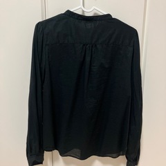 【募集中】【11月末までの出品予定】ユニクロ　レディースブラウス　ブラック　Lサイズの画像