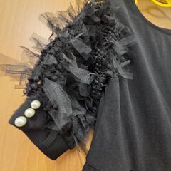 【新品　タグ付き】ブラック　肩レースのカットソーの画像
