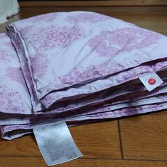 西川　掛布団　薄目　赤色　150㎝×210㎝　羽毛肌掛けふとん　の画像