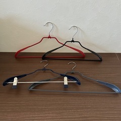 滑りにくいハンガー23本とプラハンガー数本の画像
