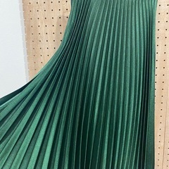 ZARA メタリックグリーン　スカートの画像