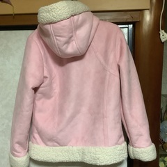 子供服L。10〜12歳用のコートです。の画像