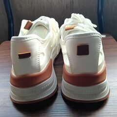 新品 24cm レディース スニーカー ホワイト 厚底 シューズ 普段着 識別番号:【N547-S】の画像