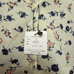【新品タグ付き】花柄ブラウス　Mの画像