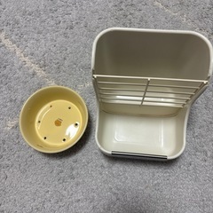 小動物用品　うさぎ　チンチラ　チモシー入れ　餌皿の画像