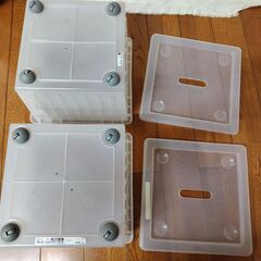 2点セット（バラ不可）　イケア　白い車輪の上のVESSLAボックス　おもちゃ箱　幅39㎝×39㎝×高さ28㎝　中身が見える収納ケース　VESSLA ヴェスラ 収納ボックス キャスター付, ホワイト, 39x39 cm　300.648.49　700.648.85の画像