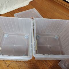 2点セット（バラ不可）　イケア　白い車輪の上のVESSLAボックス　おもちゃ箱　幅39㎝×39㎝×高さ28㎝　中身が見える収納ケース　VESSLA ヴェスラ 収納ボックス キャスター付, ホワイト, 39x39 cm　300.648.49　700.648.85の画像