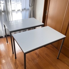 白テーブル　オフィス　作業用　仕事用の画像