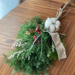 シンプル針葉樹ドライフラワースワッグ　ヒムロスギスワッグ　クリスマス雑貨の画像