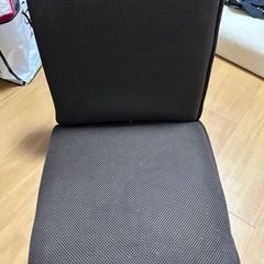 椅子とテーブルの画像