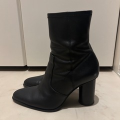 ZARA ブーツの画像
