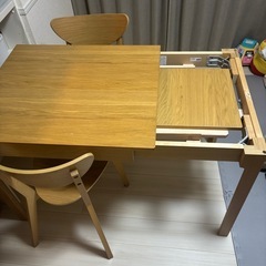 伸びるダイニングテーブル　椅子2脚の画像