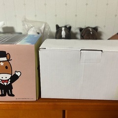 おがわじゅりさんデザインのガラスコップ&ティッシュの画像