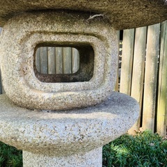 石灯篭　小ぶりな高さ７２cmの画像