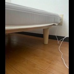 脚付きマットレスの画像