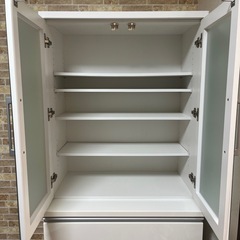 【美品】食器棚　鏡面ホワイト　可動式棚　キャビネットの画像