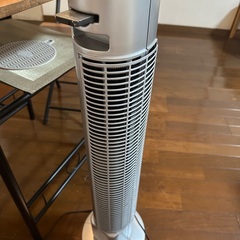 縦型扇風機の画像