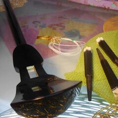 新品未使用　9.980円　沖縄三線専用唄口付き三線専用棹、カラクイ、糸掛付き三種弦結線済セットの画像