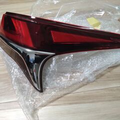 レクサス　LS500h　前期　右テールランプ　純正の画像