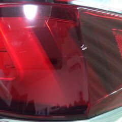 レクサス　LS500h　前期　右テールランプ　純正の画像