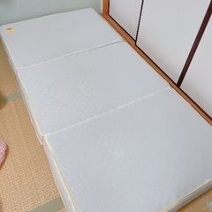 西川シングル三つ折りマットレス dots の画像